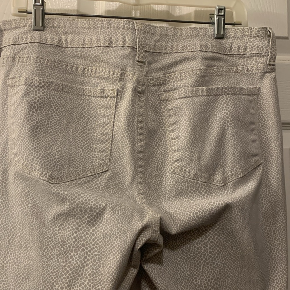 YNDJ JEANS GRAY/WHITE SOFT ANIMAL PATTERN PRINT S 12 ANKLE (LIFT& TUCK TEC..))